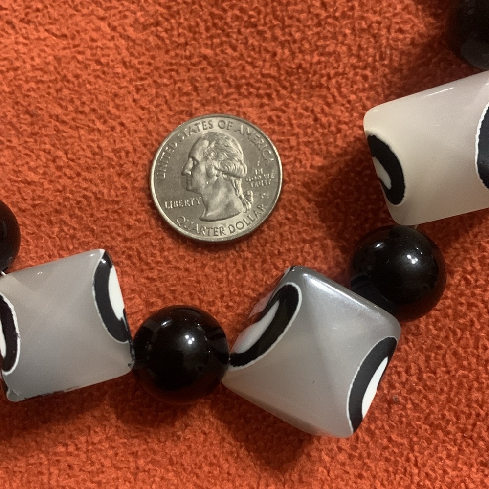 Chunky Black & White Marble Acrylic necklace - Picture 5 of 5
